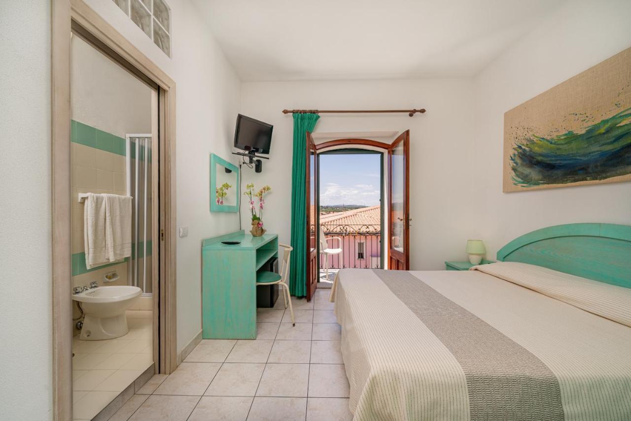 Hotel Marinaro Santa Teresa Gallura Eksteriør bilde