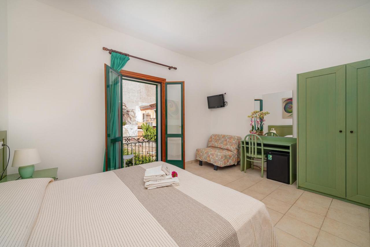Hotel Marinaro Santa Teresa Gallura Eksteriør bilde
