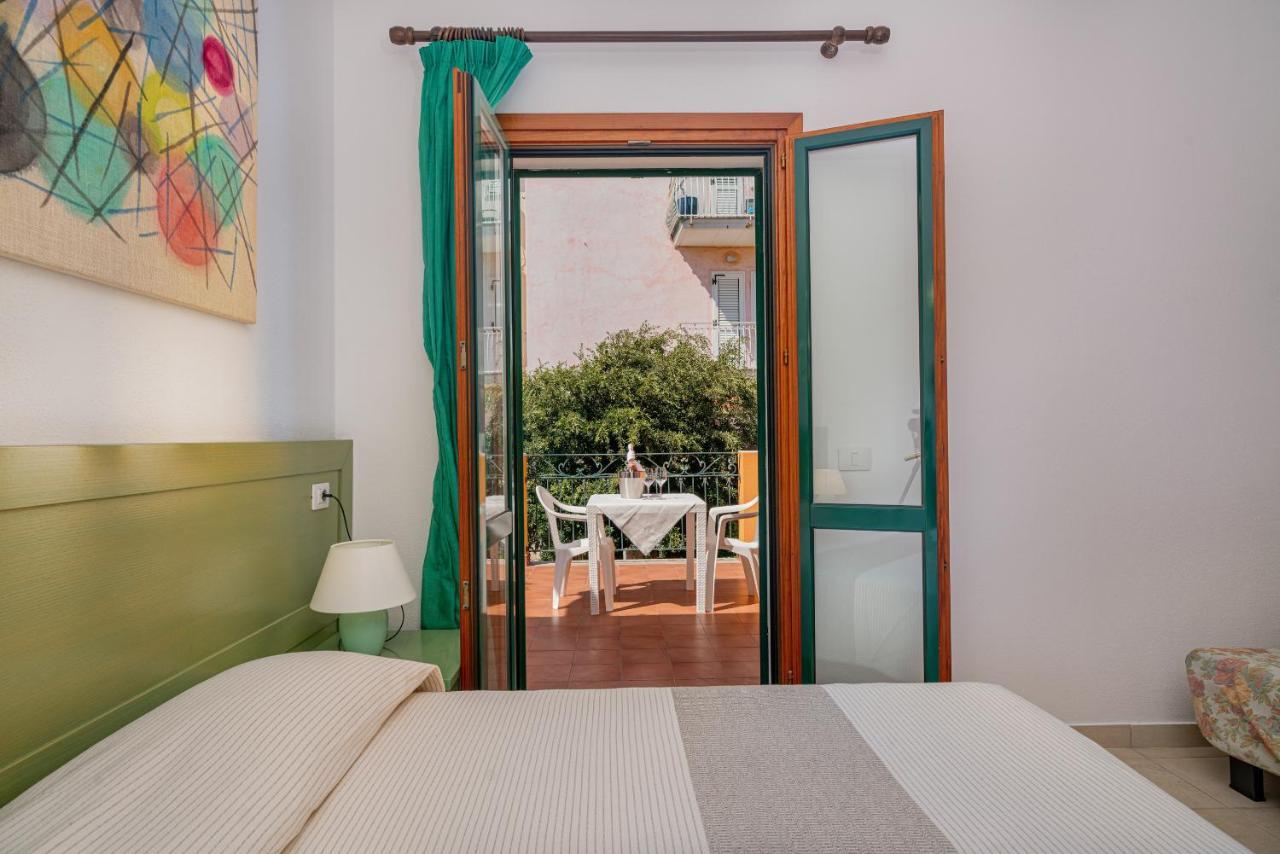 Hotel Marinaro Santa Teresa Gallura Eksteriør bilde